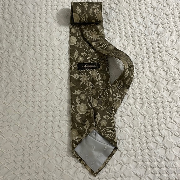 Valentino 100% Silk ‘Made in Italy’ Tie - Picture 2 of 7